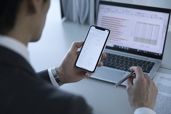 PCとスマホの写真